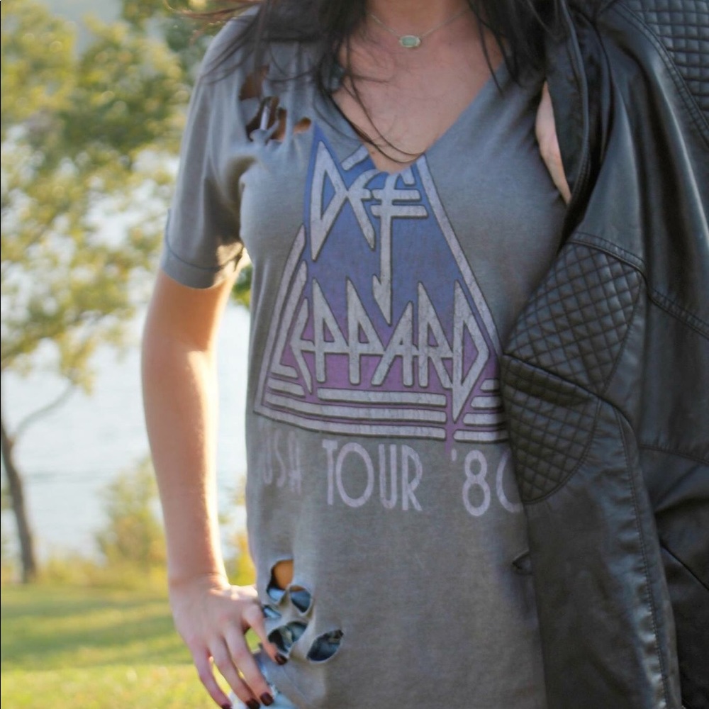 Def Leppard distressed concert tee!